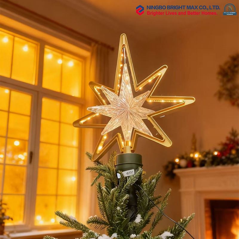 回転するクリスマス ツリーの星